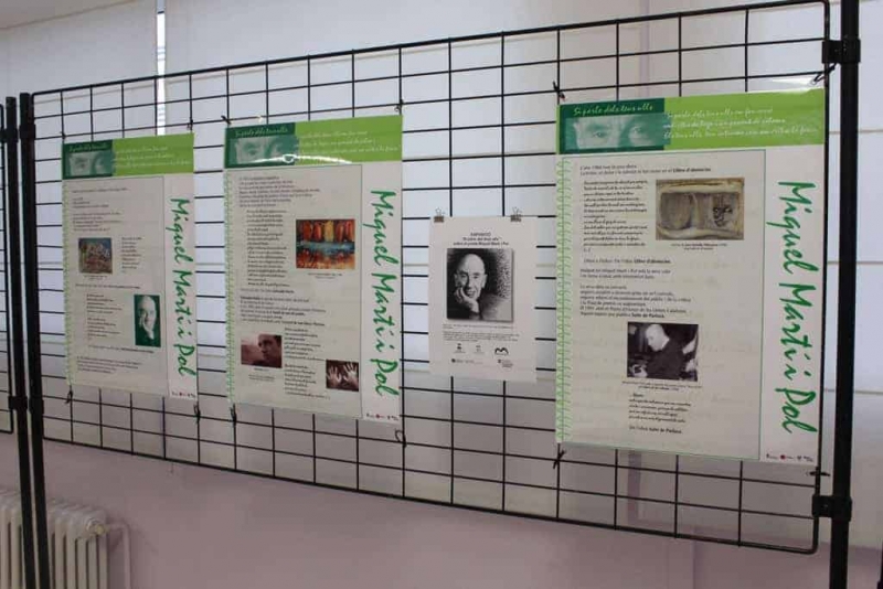Detall d'alguns dels rètols de l'exposició
