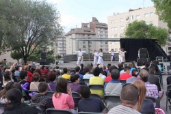 13/05/2013 - Demostració de ioga a la plaça de Pau Picasso