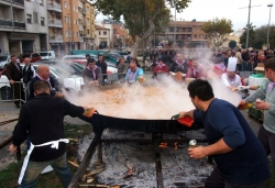 29-11-2009 - XIV Paella popular a la plaça de Pau Picasso