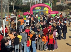 1-12-2007 - Inflables, jocs i botifarrada solidària a la Bòbila