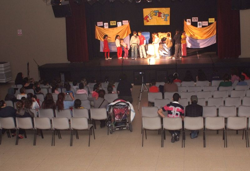 21 d'abril - III Mostra de Teatre (grups del Centre Infantil la Peixera i el Centre Juvenil Satèl·lit