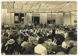 Festa dels avis a l'envelat de La Lira. Dècada dels 60 del segle XX. Cedida per en Josep Saborit.