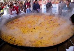 La paella Sadurnina, una tradició de la festa patronal