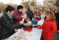 29-11-2013 - Xocolatada infantil a la plaça de Pau Picasso