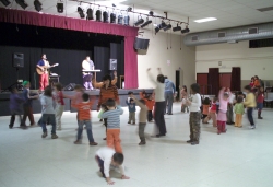21-11-2006 - Pastissos musicals i animació infantil al Teatre Municipal (Activitat de Sta. Cecília)