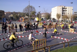 3-12-2006 - Gimcana escolar a la plaça de Pau Picasso