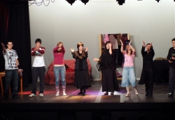2-12-2007 - Montornès Teatre - "Cercant" a càrrec del grup avançat de l'Aula Municipal de Teatre
