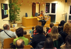 28-11-2008 - 40 aniversari de la Biblioteca de Montornès - Recital del cantautor local Miguel Ángel Bueno