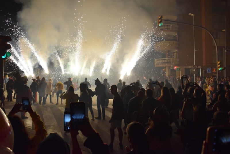 Correfoc adult del Ball de Diables i Drac de Montornès (autor: Juanjo Bermejo)
