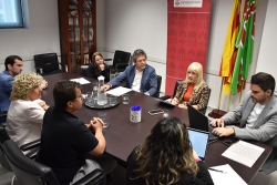 Moment de la reunió entre els representants municipals amb la delegada del Govern de la Generalitat a Barcelona