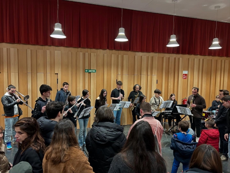 Concert de la banda de l'Escola Municipal de Música pel Dijous Gras. (imatge: EMMDT)