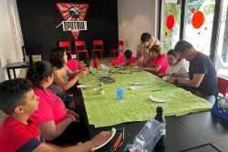 Tallers d'art al casal inclusiu, al Centre Juvenil Sputnik.