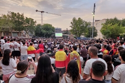 Un moment de la final del Mundial de Futbol a la plaça de Pau Picasso.