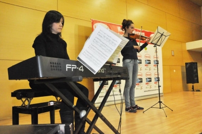 Durant l'acte alumnes de l'Escola Municipal de Música de Montornès van interpretar diverses peces musicals