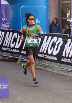 Angélica Esparza en ple esforç durant la marató (Foto: @AtlMontornes)