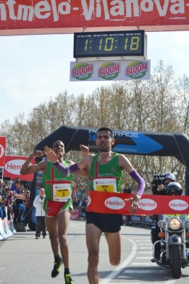 Esprint final de Driss Lakhouja i Abdessamad Hemmi, 23a edició de la Mitja