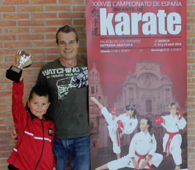 Usama Karach amb Luis López, sensei del Club Karate Montornès (Foto: Club Karate Montornès)