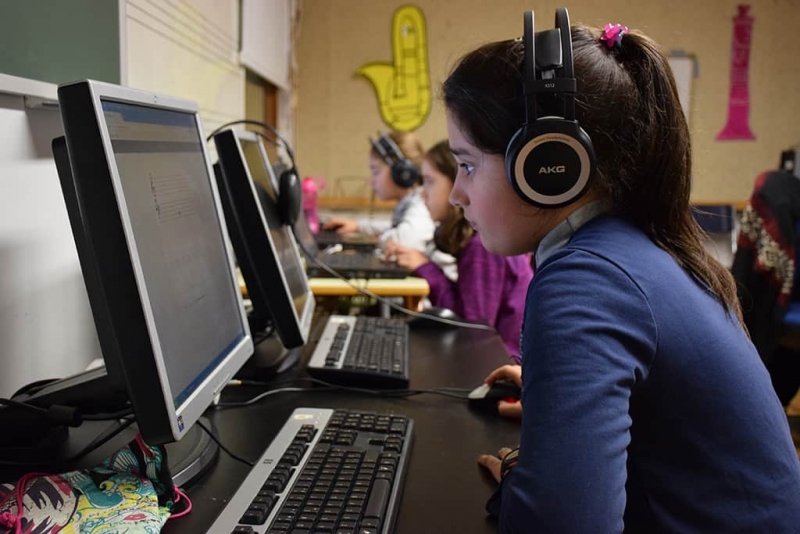 Classe de Llenguatge Musical de l'aula de noves tecnologies de l'Escola Municipal de Música