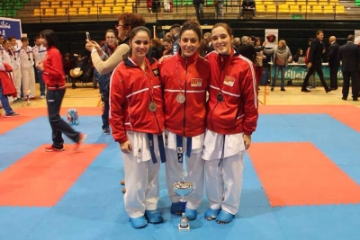 oemí Mora i Naiara Moreno amb la selecció catalana al Campionat de Karate de Collado Villalba (Font: Club Karate Montornès)