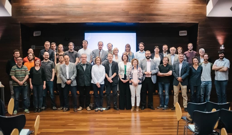 Representants dels Ajuntaments adherits a la XMESS. A la dreta, el regidor de l'Ajuntament de Montornès, Jordi Delgado