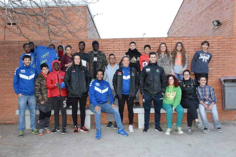 Joves del programa RAI-ESO i esportistes del Fraikin i KH7 BM Granollers