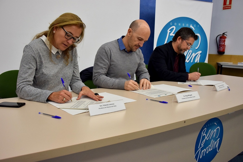 Yolanda Lorenzo, Sergi Mingote i José A. Montero, en el moment de la signatura