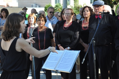 La Coral La Lira interpretant una cançó a l'acte institucional de la Diada (2017)