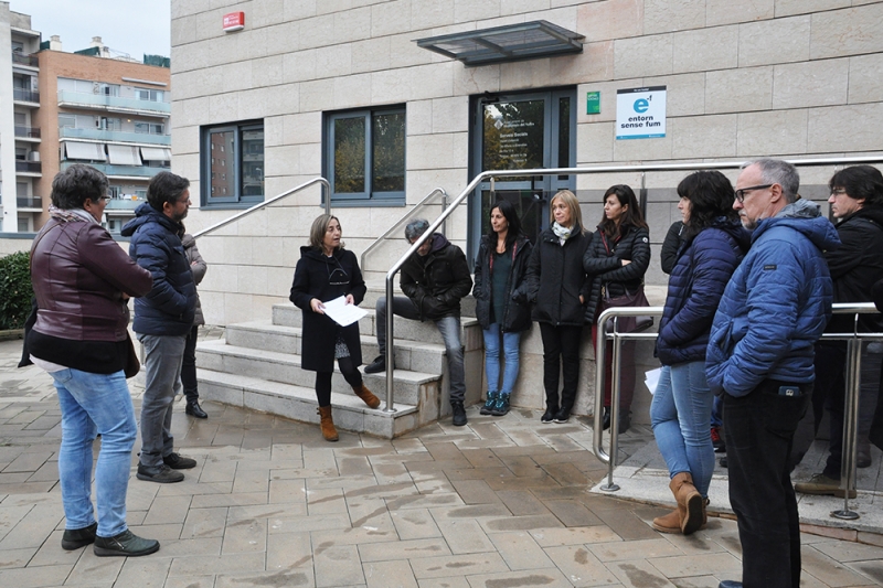 Lectura del comunicat en suport a una treballadora social agredida a Salt