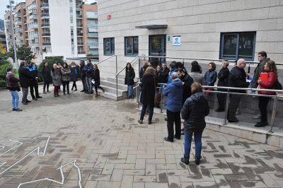 Concentració en suport a una treballadora social agredida a Salt