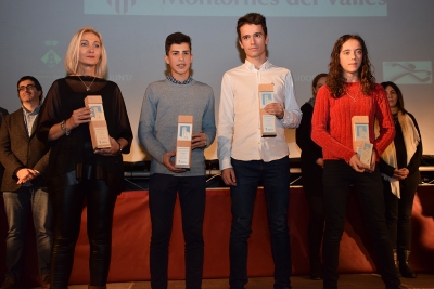 Premi a la constància: Júlia Serna (Karate Montornès), Raul Pérez (Atletisme Montornès), Roger Abad (Atletisme Montornès) i Núria Álvarez (Handbol Montornès)