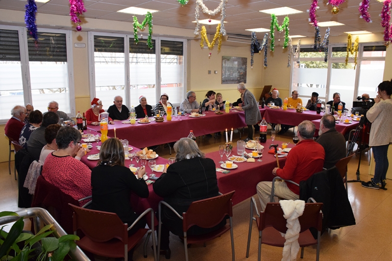 Dinar de Nadal de les persones grans usuàries del programa de suport alimentari del departament de Serveis Socials 