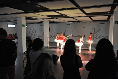 Representació de dansa a la Sala Gran del teatre Margarida Xirgu