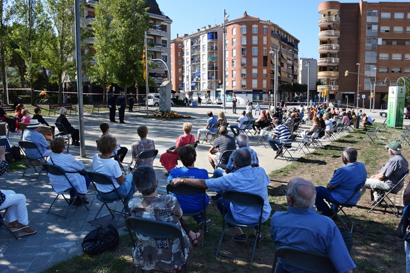 Les cadires han omplert els voltants del monòlit de l'Onze de Setembre.