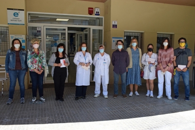 Les regidores de Salut Pública i Cultura, Mar Garcia i Mercè Jiménez; amb professionals del departament municipal de Salut Pública, del CAP Montornès i de la Biblioteca de Montornès.