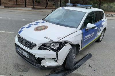 Estat del vehicle de la Policia Local després de l'impacte