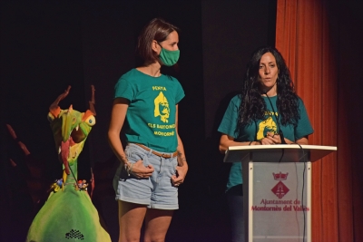Marifé González i Sandra Lavado, de la Penya Els Bartomeus, en un moment de l'acte.