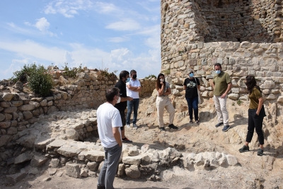 Un moment de la visita al Castell de Sant Miquel d'aquest dijous.