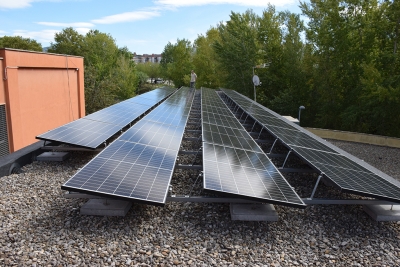 Plaques fotovoltaiques al CEM Les Vernedes.