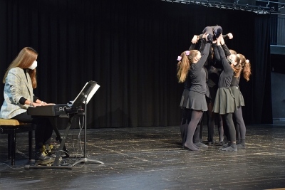 Actuació de piano i dansa a càrrec de l'Escola Municipal de Música, Dansa i Aula de Teatre de Montornès.