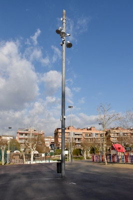 L'estació s'ha ubicat a la plaça de Pau Picasso