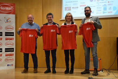 Els alcaldes i alcaldesses de Montornès, Montmeló, Vilanova i La Roca amb la samarreta de la Mitja 2022.