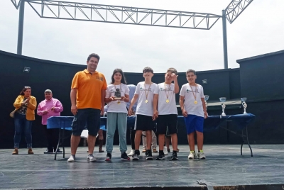 L'equip Can Parera A amb les medalles del VII Campionat d’Espanya d’Escoles Sub 12. (imatge: Club d'Escacs Montornès)