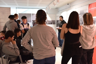 Els instituts del poble han organitzat diverses visites guiades a l'exposició "Mauthausen, l'univers de l'horror".