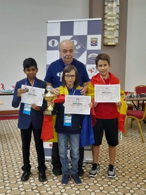 Alex Villa al podi de la competició. (imatge: Club d'Escacs Montornès)