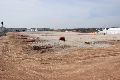 Terrenys del futur centre logístic d'Scannell Properties a Montornès.