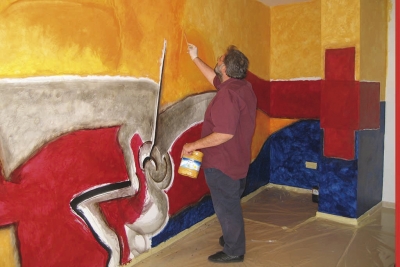 Pere Salinas pintant el mural de la rectoria de Sant Sadurní (2007).