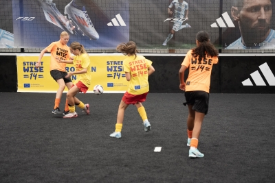 Les noies del Riu Mogent en un dels partits del torneig. (imatge: Fundació Cruyff)