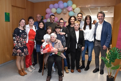 Manuela Torres amb la seva família.