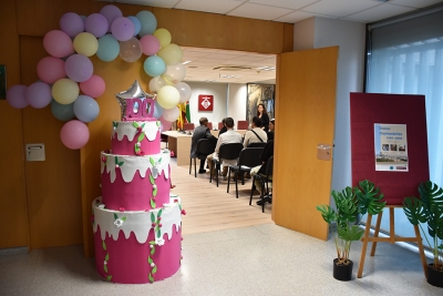 Entrada a la Sala d'Actes de l'Ajuntament preparada per a l'esdeveniment.