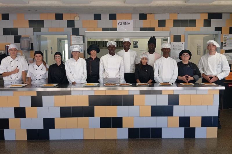 Alumnes del mòdul de Cuina i serveis en restauració del PFI-PTT de Montornès. (imatge: PFI-PTT de Montornès)